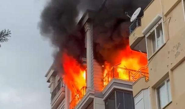 Antalya'da yangın çıkan dairede anne ile kızının cansız bedeni bulundu