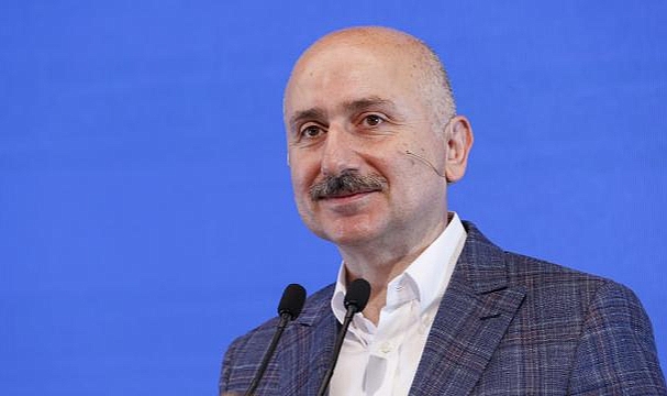 Bakan Karaismailoğlu, 2022'ye damga vuran projeleri değerlendirdi