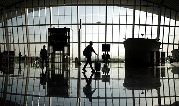 Berlin’de grev nedeniyle uçuşlar iptal oldu