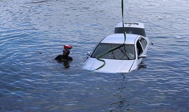 Bodrum'da otomobil denize düştü: 1 ölü, 1 yaralı