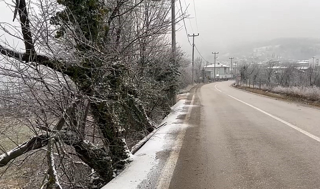 Bursa'da şehir merkezinin yüksek kesimlerine yılın ilk karı yağdı