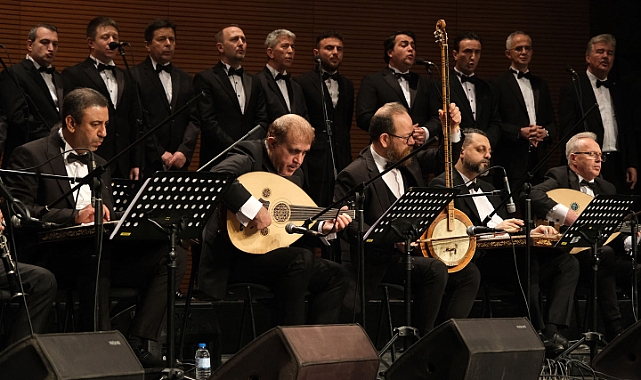 Cumhuriyet'in 100'üncü yılı şarkılarla kutlandı