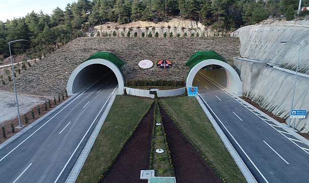 Ege ve Akdeniz'i birbirine bağlayan Honaz Tünelleri açıldı