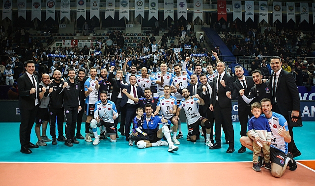 Halkbank çeyrek finalde