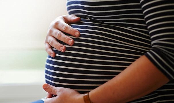 Hamile yolcu, hızlı trende doğum yaptı