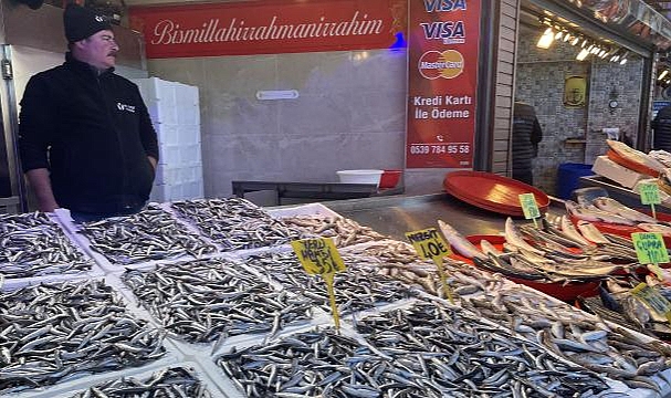 Hamsinin kilogramı 35 liradan satılıyor