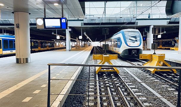 Hollanda'da toplu taşıma çalışanları greve gitti