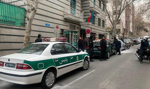 İran'daki Azerbaycan Büyükelçiliği'ne silahlı saldırı