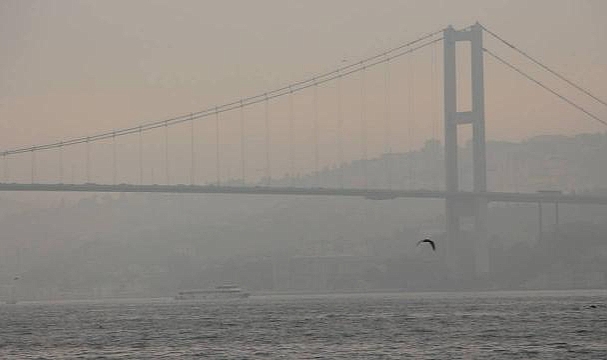 İstanbul Boğazı'nda gemi trafiği askıya alındı