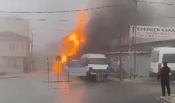İstanbul'da kazı çalışmasında doğal gaz borusu patladı, 1 işçi yaralandı