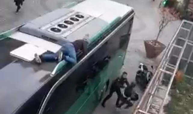 İstanbul’da Yunanistan'a giden otobüsün üstüne gizlenen Faslı şahıslar yakalandı