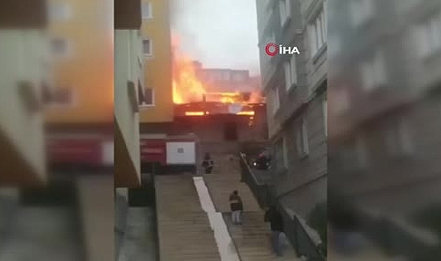 İzbe ahşap ev alevlere teslim oldu