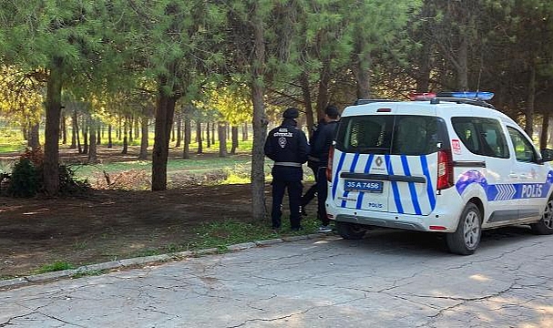 İzmir'de 22 yaşındaki genç ağaçlık alanda ölü bulundu