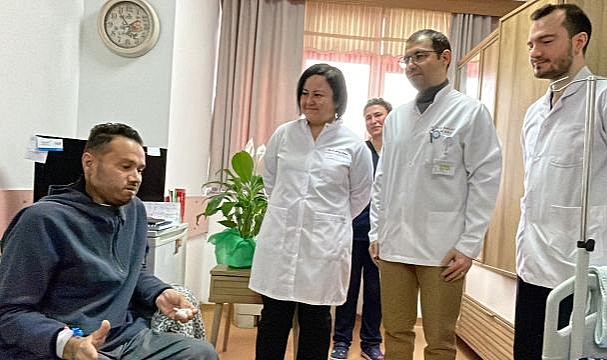 Kaval kemiğinden çenesine parça yapılan hasta sağlığına kavuştu