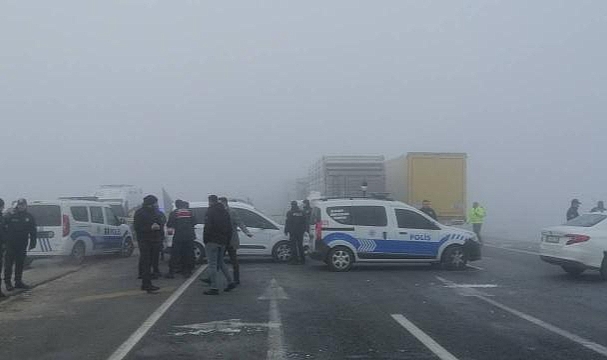 Konya'da askeri araç tıra çarptı: 2 asker şehit oldu, 2 asker yaralandı