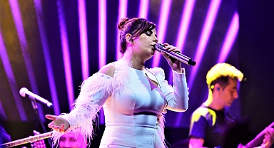 Merve Özbey’den Bursa’da arabesk gecesi