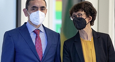 Özlem Türeci ve Uğur Şahin Almanya'yı terk ediyor