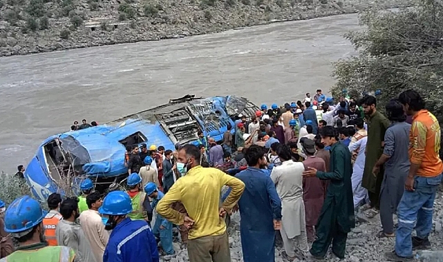 Pakistan'da bot faciası: 52 ölü