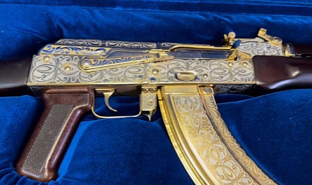 Rus gümrüğü altın Kalaşnikof tüfeği ele geçirdi
