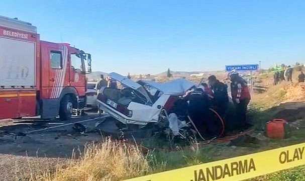 Şanlıurfa'da iki otomobil çarpıştı: 3 ölü