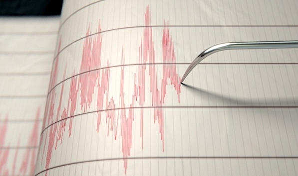 Vanuatu'da 7 büyüklüğünde deprem... tsunami uyarısı yapıldı.