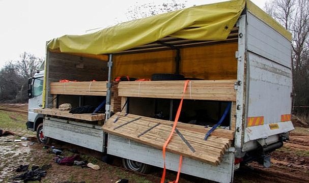 18 göçmenin cesedi kamyonda terk edilmiş halde bulundu