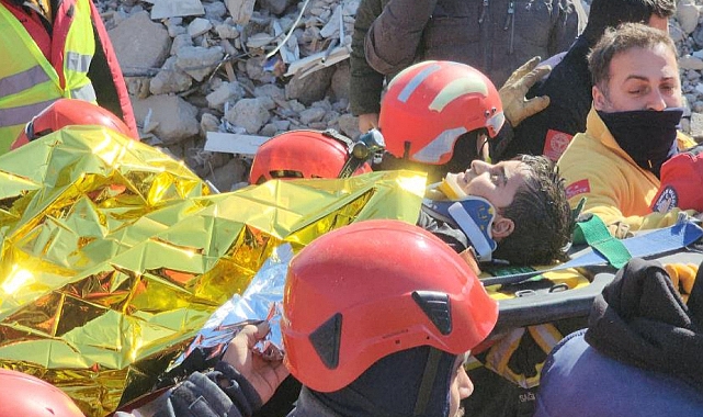 Adıyaman'da 152. saatte 8 yaşındaki Ahmet kurtarıldı