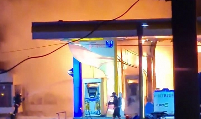 Akaryakıt istasyonu alev alev yandı, ekipler söndürmek için seferber oldu