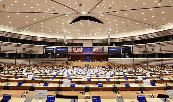 AP'de yolsuzlukla suçlanan iki milletvekilinin dokunulmazlıkları kaldırıldı
