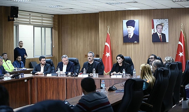 Bakan Özer, Adana'da okulların açılma tarihinin 13 Mart'a ertelendiğini bildirdi