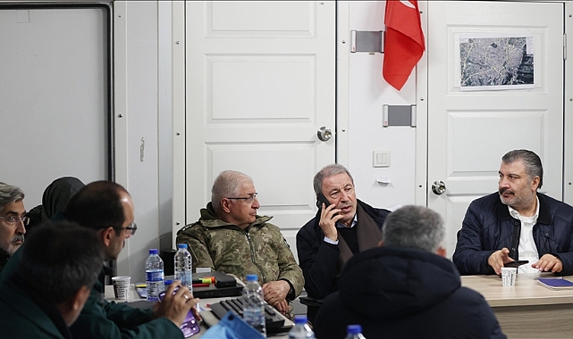 Bakanlar Akar ve Koca, Hatay'daki depreme toplantıda yakalandı