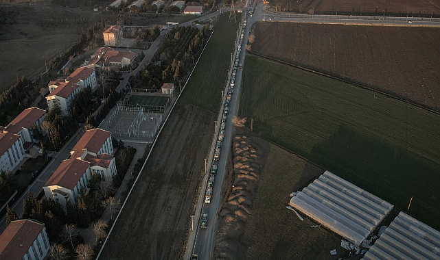Bir şehrin enkazı böyle taşınıyor
