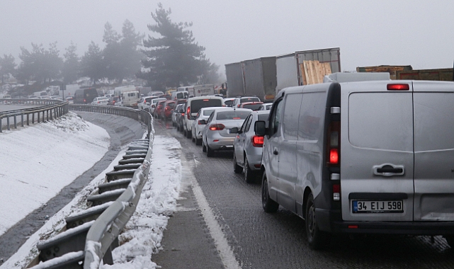 Bursa-İstanbul kara yolunda kar trafiği