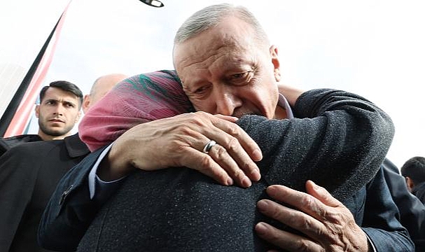 Cumhurbaşkanı Erdoğan, Elbistan'da konteyner kenti ziyaret etti