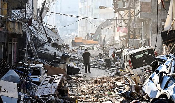 Deprem bölgesinde artçı sarsıntıların en az 2 yıl daha sürmesi bekleniyor