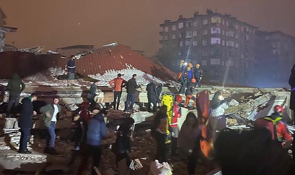 Deprem bölgesindeki kapalı tüm telefon hatları açıldı