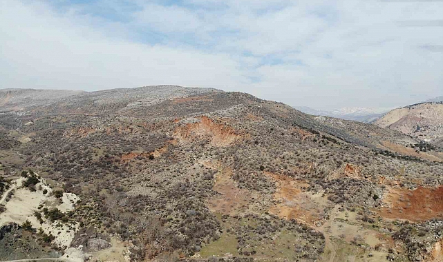 Deprem dağları yerinden oynattı