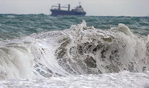 Deprem küçük tsunamilere neden oldu
