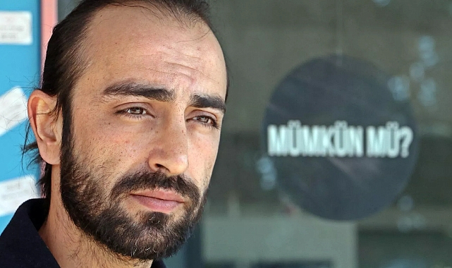 Depremde ailesini kaybeden adam kayıtlara ölü olarak geçti, yaşadığını kanıtlamaya çalışıyor