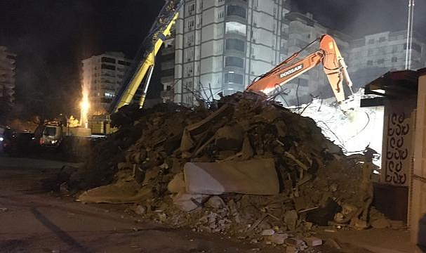 Depremde yıkılan binada 'kolon kesikti' iddiası: Soruşturma başlatıldı