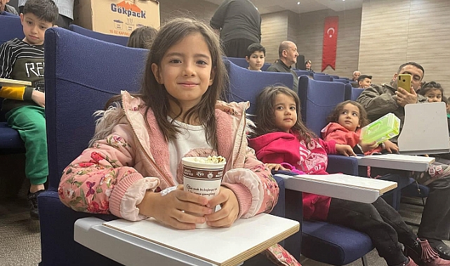 Depremzede çocuklara sinema keyfi