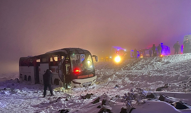 Diyarbakır'da yolcu otobüsü şarampole devrildi: 4'ü ağır 30 yaralı