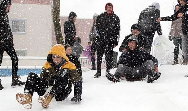 Diyarbakır ve Bitlis'te okullar 1 gün tatil edildi