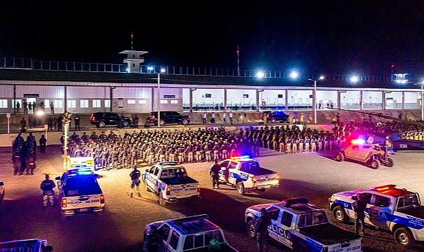 El Salvador'da Amerika kıtasının en büyük hapishanesi açıldı