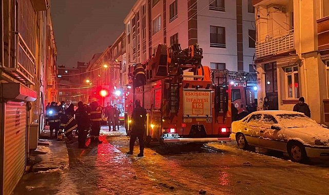 Elektrik tesisatından çıkan yangında 10 kişi hastanelik oldu