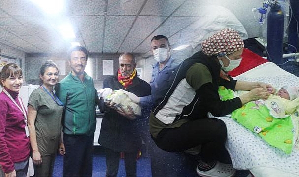 Hastaneye çevrilen TCG Bayraktar'da iki bebek dünyaya geldi