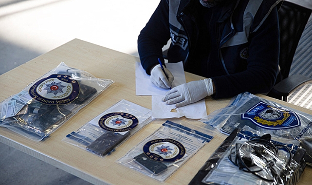 Hatay'daki enkazlarda bulunan telefon, tablet ve bilgisayarlar polis gözetiminde korunuyor