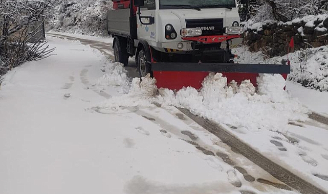 İlk kar tanesiyle birlikte ekipler harekete geçti