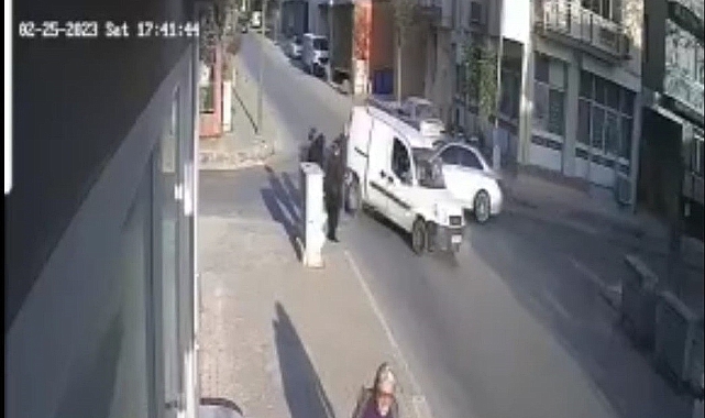 İzmir’de kaza yapan araç yayalara çarptı