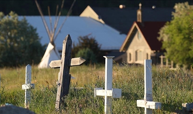 Kanada'da yatılı kilise okulunun bahçesinde 17 mezar bulundu